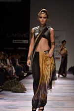 Model walks the ramp for Babita Malkani Show at Lakme Fashion Week 2011 Day 4 in Grand Hyatt, Mumbai on 20th Aug 2011 (83).JPG